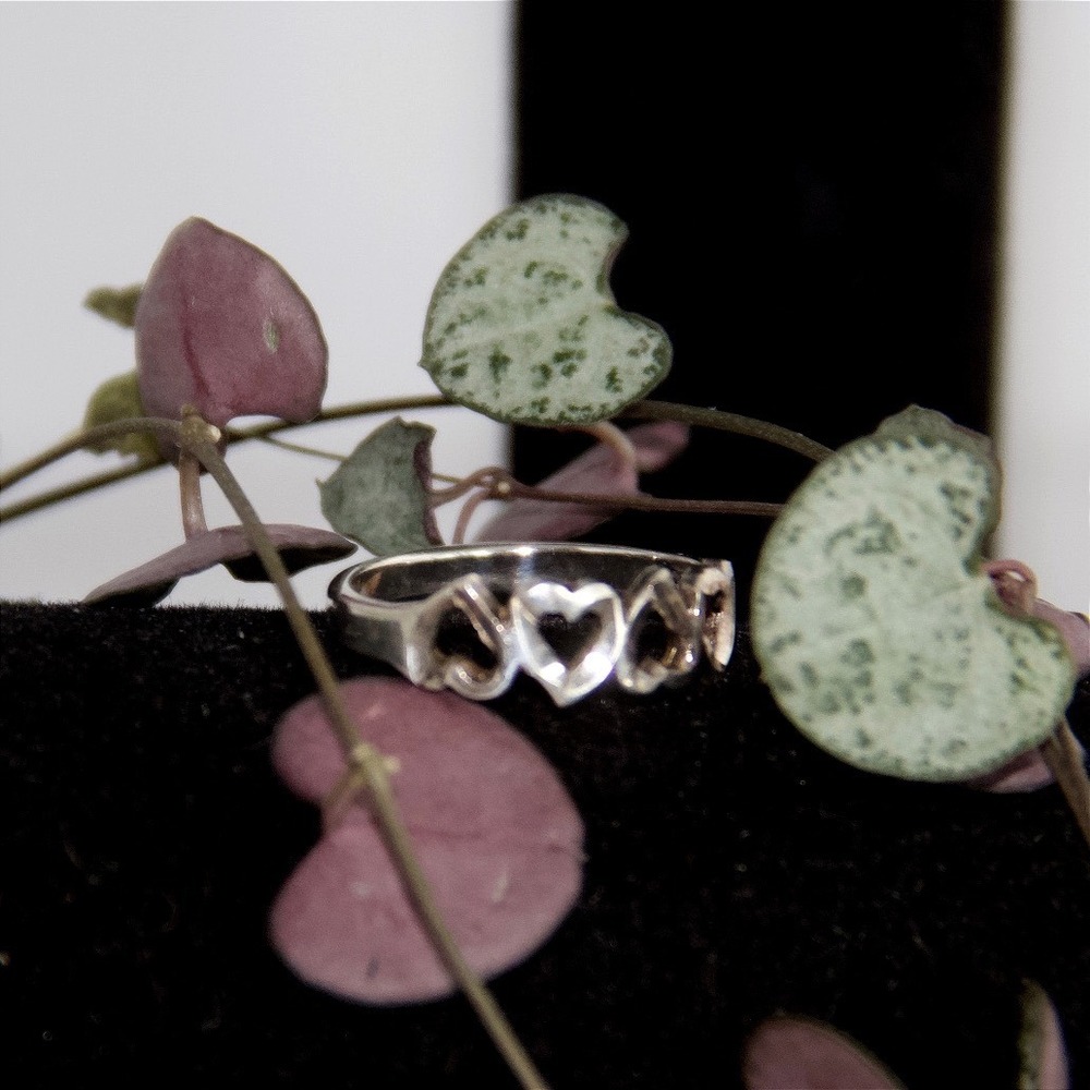 Sterling Silver 925 Open Cutout Five Heart Band Ring Size 7